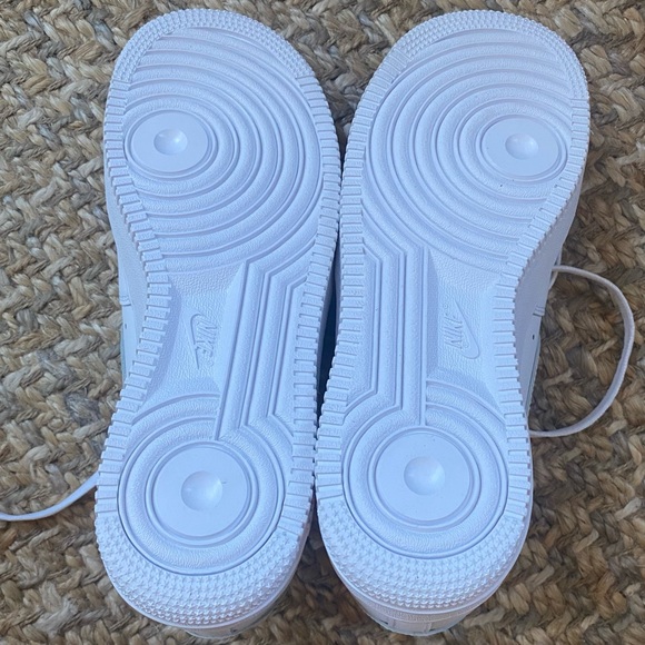 Air force 1 ‘07 size 10 women’s. New, in box. Never been worn. White. - Picture 3 of 7